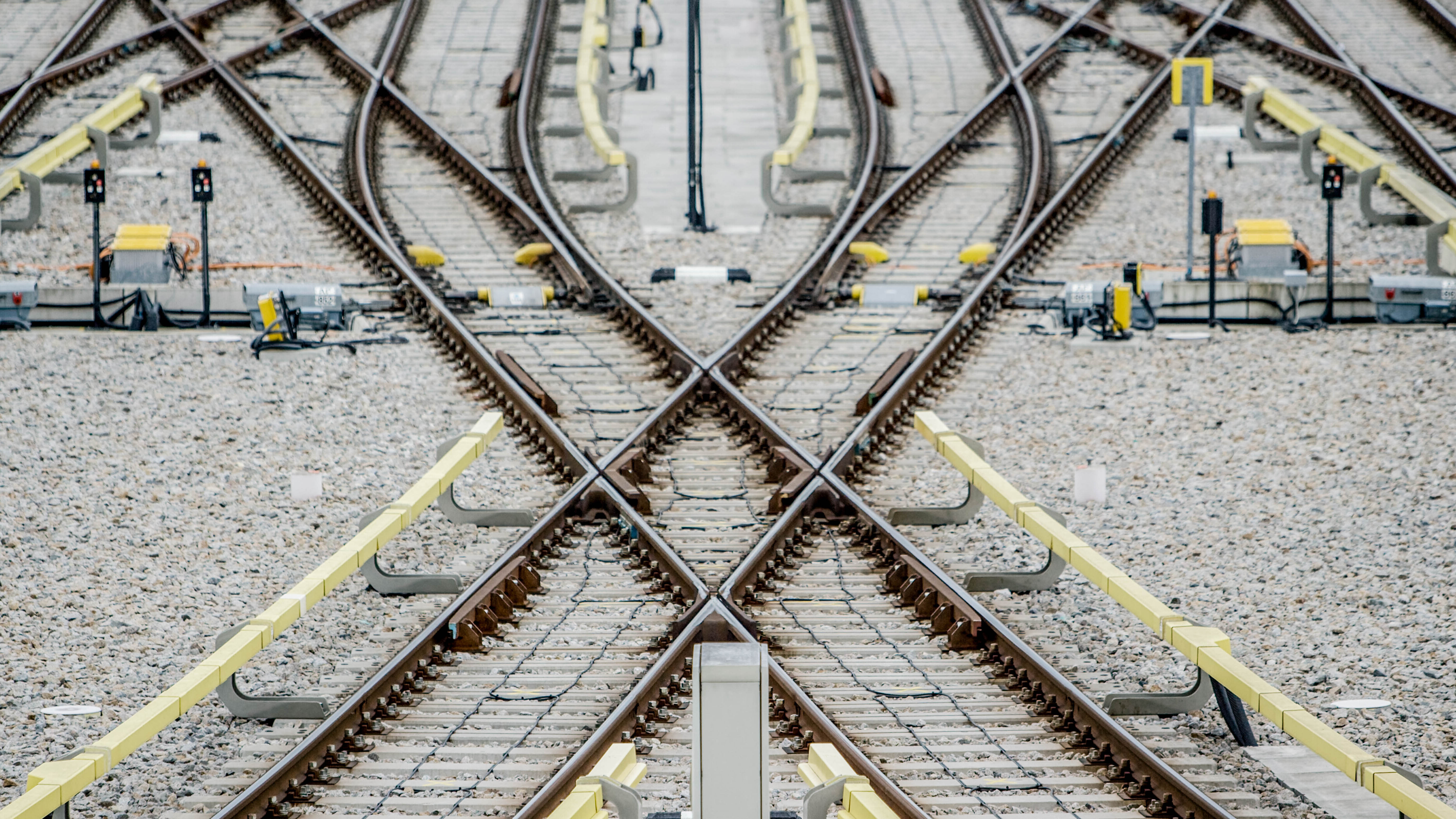 Crossing of underground tracks Crossing of underground tracks